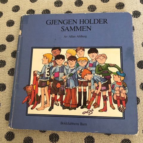 Gjengen holder sammen (ødelagt i permen) (hentes/sendes)