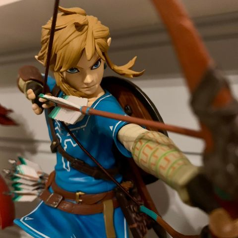 Link (zelda) - First4Figures Statue