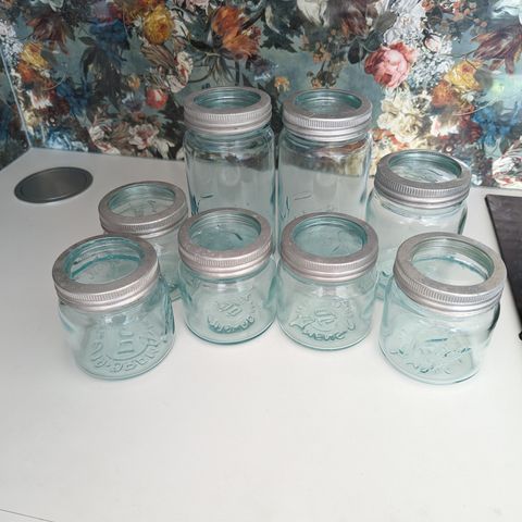 Norgesglass i forskjellige størrelser selges