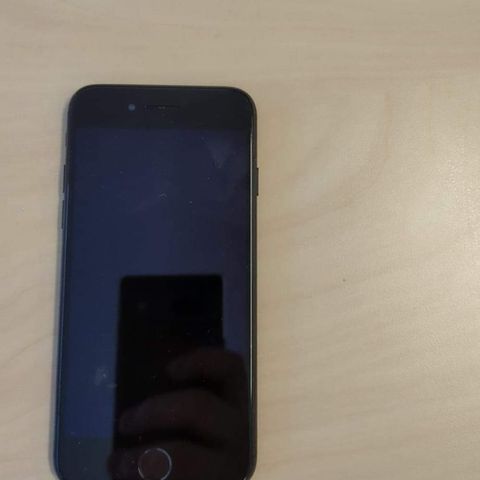 iPhone 7 med deksel selges 32gb, 78% batterikapasitet