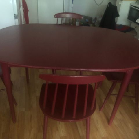 Spisebord med 4 stoler