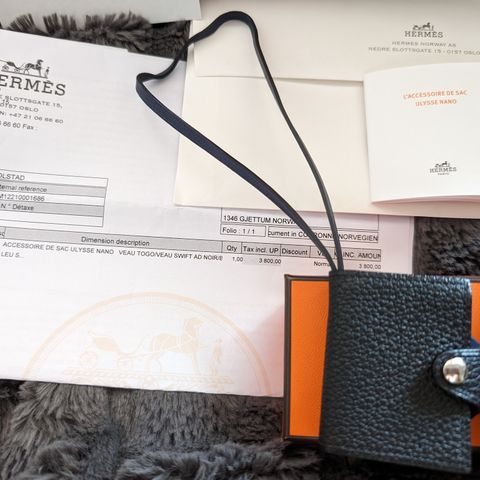 Pent brukt Hermès Acc. de Sac Ulysse Nano bag charm selges