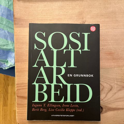 Sosialt arbeid- en grunnbok