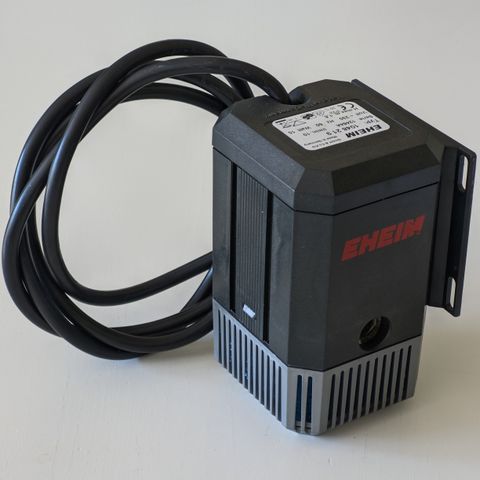 Eheim 600 pumpe med grovfilter for større akvarium. Made in Germany.