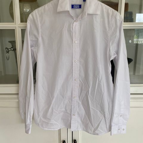 Pent brukt hvit skjorte fra Jack&Jones str 164