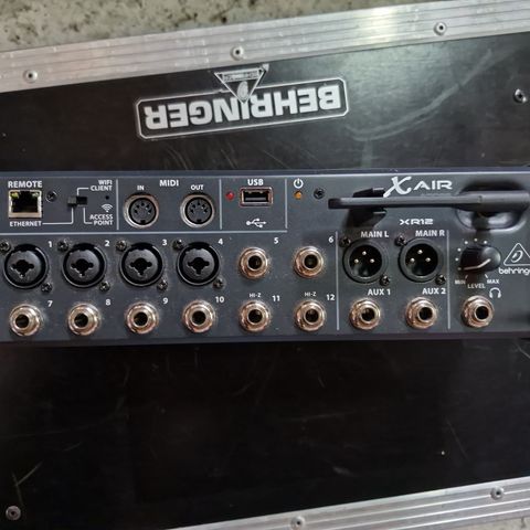 Behringer XR12 digital mikser