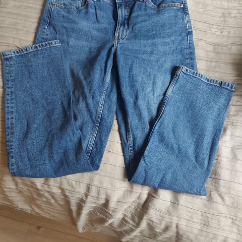 Lite brukt jeans fra kopphal og hm. Hver 50 nok.