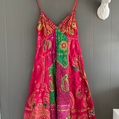 Nydelig fargerik Indisk kjole Str M
