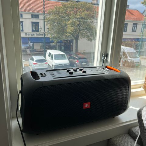 JBL Partybox On-The-Go