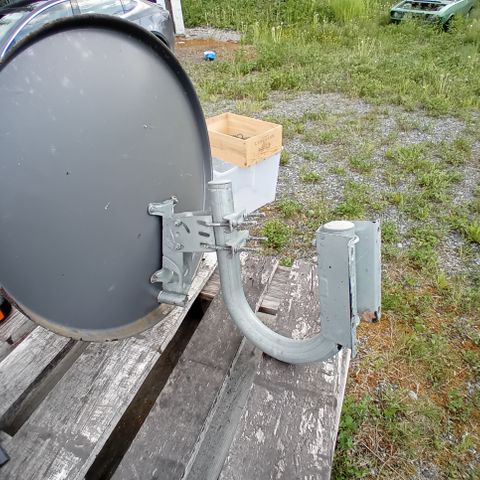 60 cm parabol med satelittfinner