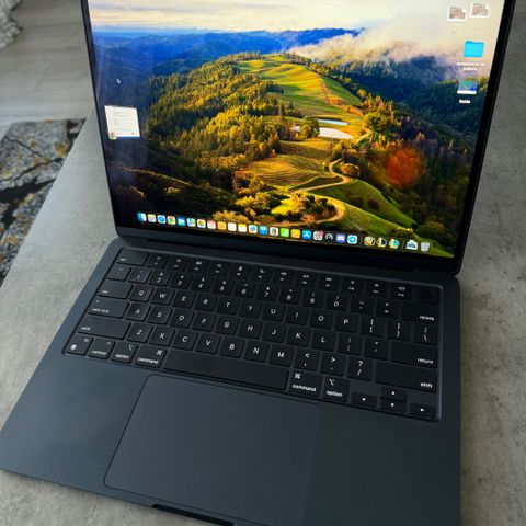 MacBook Air m2 16/256