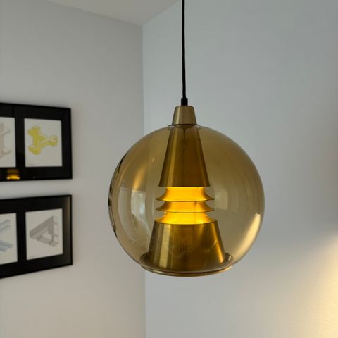 Space Age lampe av Birger Hammerstad, model «400»