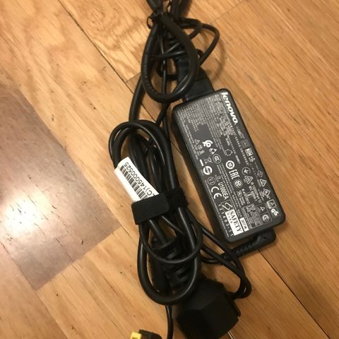 lenovo strom adaptor  45 W eller 90 W charger square