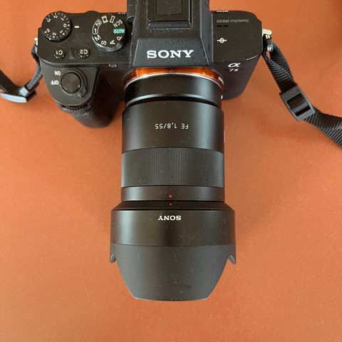 Sony a7 II digitalt kamera med Sony fast 50 mm, 1.8 linse