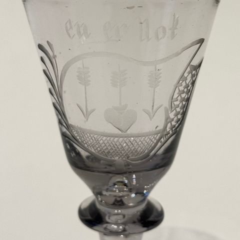 1700-talls glass fra Nøstetangen og 1800-talls Gjøvik glass