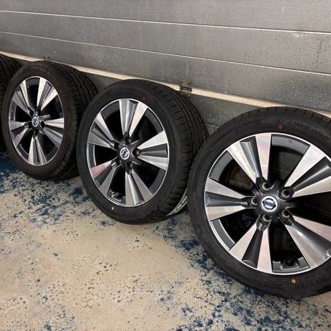 R17 215/50 Nissan Sommerhjul 5x114,3