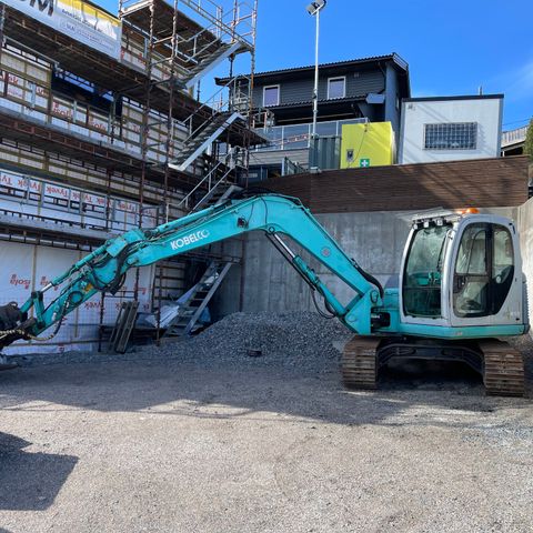 Utleie - 8 tonn Kobelco gravemaskin SK 80 MSR med rotortilt med div skuffer