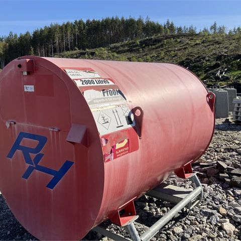 Fuel Proof Bunded Diesel Tank 2000 liter Fuelstore med pumpeutstyr Fuel Proof Bu