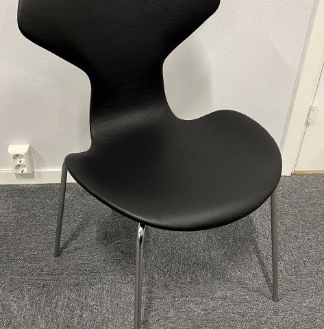 8 stk Vintage Fritz Hansen Grand Prix-stol fra 1969, design: Arne Jacobsen, nytr