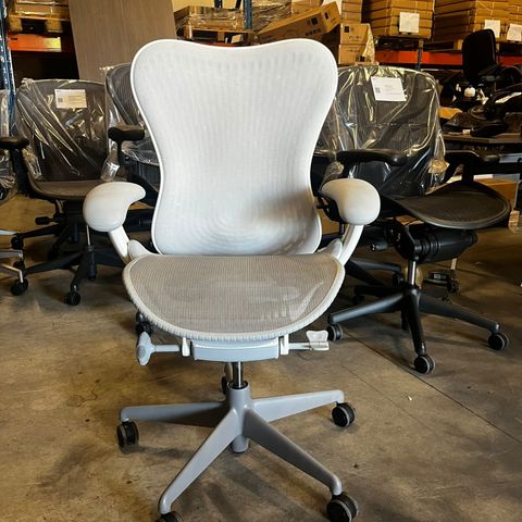 Herman Miller Mirra 2 full option fog/studio white edition