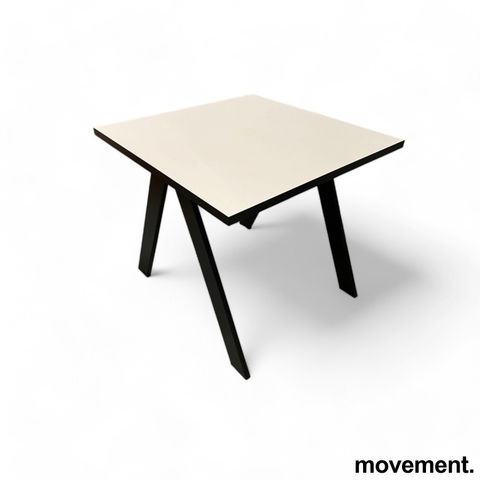 2 stk Kompakt møtebord i varmgrå linoleum / sort fra Jensen Plus, 80x80cm, høyde