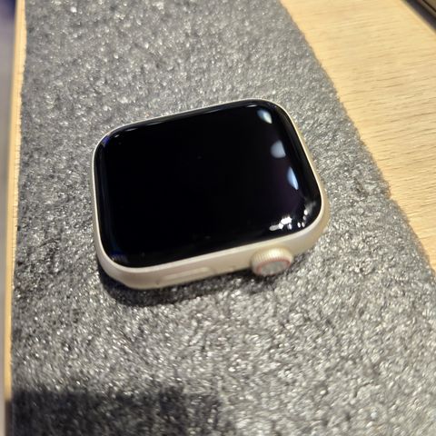 Apple watch s8, starlight, 45mm, cellular