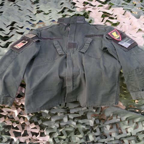 ACU-jakke i sort, Str 50 / Medium selges