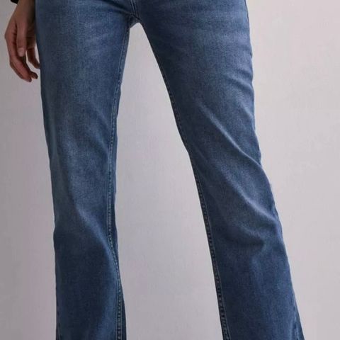 NELLY Low waist straight leg jeans, str 38 (Ny m/lapper)