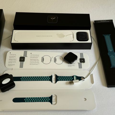 Apple Watch Nike Series 5, GPS+cellular 44mm.