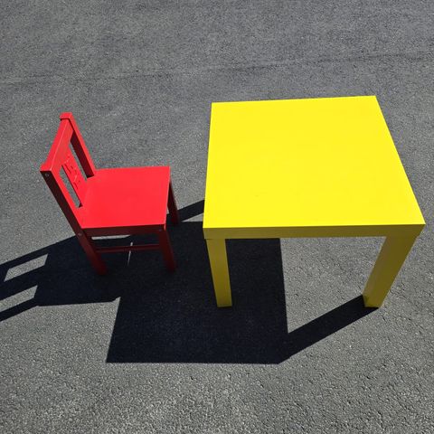 Barnestol med barnebord fra IKEA