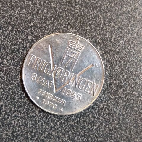 Mynt "Frigjøringen 8. mai 1945 25 kroner" fra 1970