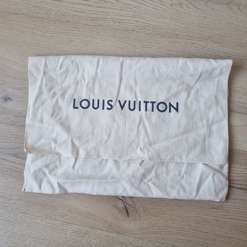 Louis Vuitton dust bag 37.5cm x 26cm