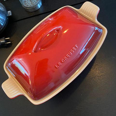 Ubrukt Le creuset form med lokk