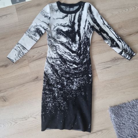 Karen millen kjole Str. Xs