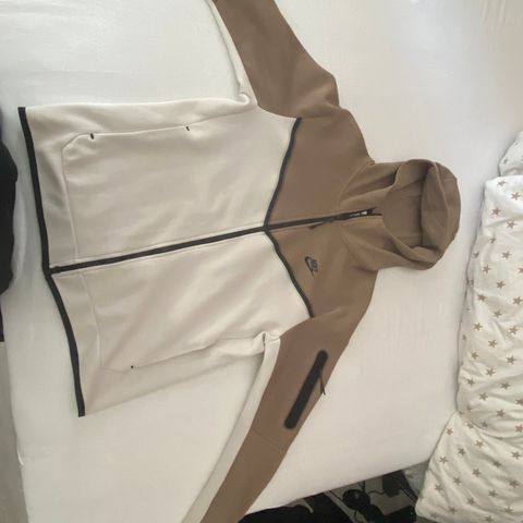 Nike tech fleece/ brown and white