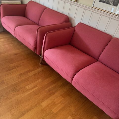 Rød sofa x2 gis bort mot henting