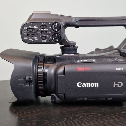 Canon XA11 videokamera m/Benro KH26NL stativ - Redusert pris!