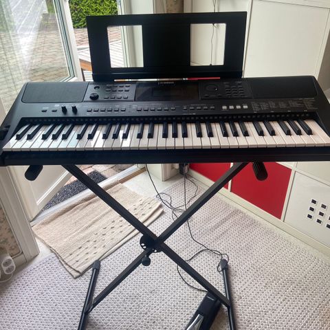 YAMAHA ELEKTRISK PIANO