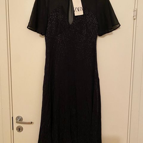 1/2 pris: Helt ny ubrukt flott og nydelig kjole fra Zara Small