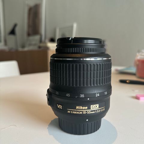Nikon DX AF-s nikkor 18-55 mm 1:3,5-5,6G VR