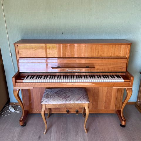 Piano til salgs
