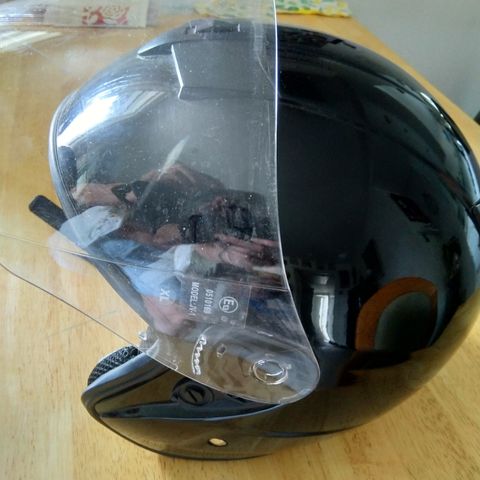 Motorsykkel hjelm og skinnhansker