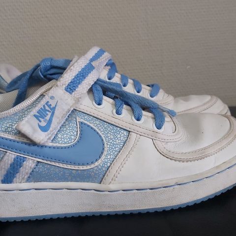 NIKE AIR STR 39 - I SKINN