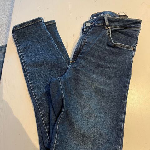 Stretchy jeans BikBok