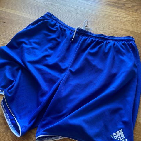 Adidas blå shorts str xl kr 70,-