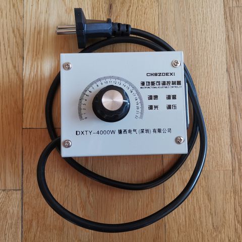 Variabel spenningsregulator 10-220V AC med universal Kontakt (vanlig, US og AU)