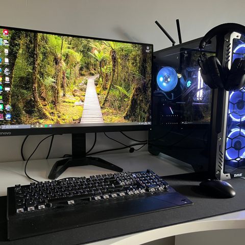 Gaming PC med alt utstyr