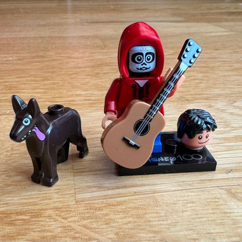 Lego Minifigure Disney 100 - Miguel & Dante 11