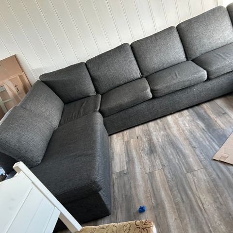 Sjeselong u sofa   Nylig renset selges videre