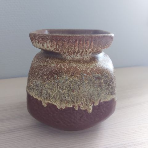 Jasba. Retro keramikk vase. Fat lava stil. Strøken